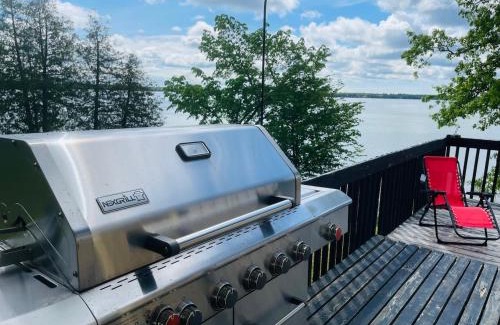 Stone Mills House | Cozy lakeside cottage-breathtaking views & fishing