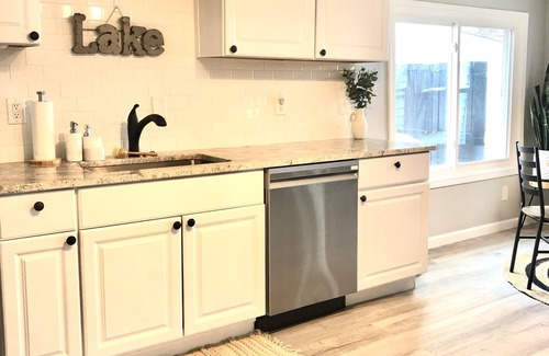 Brighton Cottage | Cozy lakeside cottage near Downtown