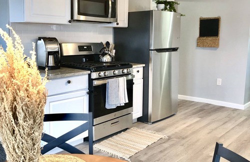 Brighton Cottage | Cozy lakeside cottage near Downtown