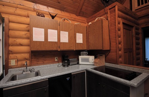 Littleport Cabin | Cozy Lakeview Chalet