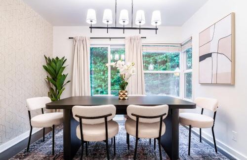 Cedar Heights House | Cozy Lakeview Retreat in Seattle