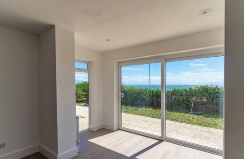 Rottingdean House | Cozy Large Bedroom with Stunning Sea View