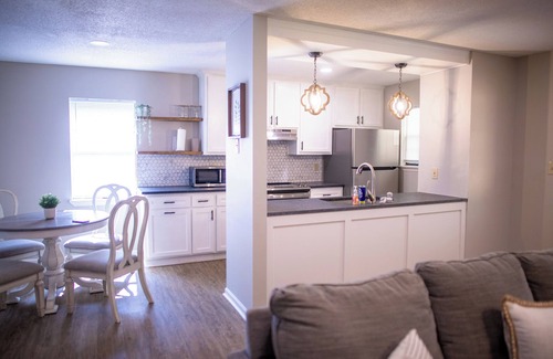 Albany House | Cozy Leesburg, Ga Retreat, Remodeled and designed for comfort. Pet-Friendly!