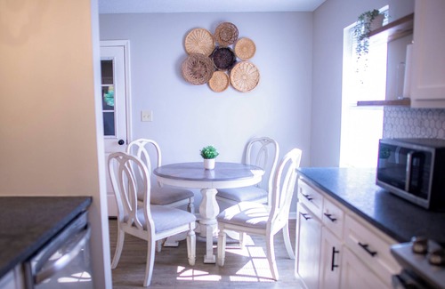 Albany House | Cozy Leesburg, Ga Retreat, Remodeled and designed for comfort. Pet-Friendly!