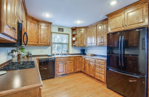 Liberty Cottage | Cozy Liberty Getaway w/Fire Pit & Patio!
