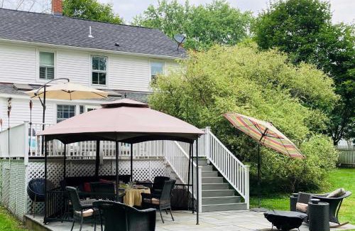 Litchfield Historic District House | Cozy Litchfield House with Fenced-In Yard and Fire Pit