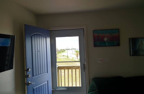 Port Lavaca House | Cozy Little 2 Bedroom House with screened porch on Magnolia Beach Promenade