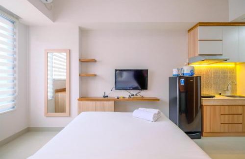 Pondokcina Apartment | Cozy Living Studio at Evenciio Margonda Apartment near UI By Travelio