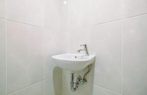Pondokcina Apartment | Cozy Living Studio at Evenciio Margonda Apartment near UI By Travelio