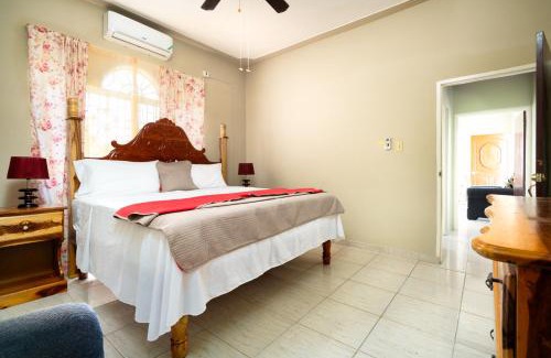 Port Antonio House | Cozy Locale - Gold