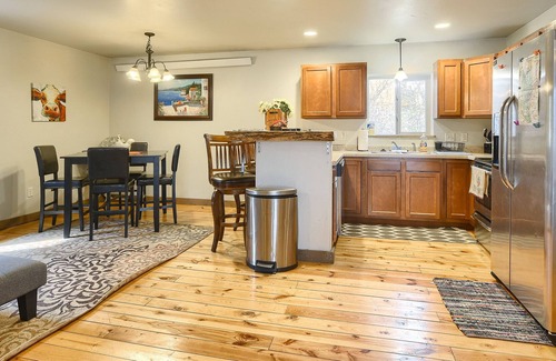Spearfish Cabin | Cozy Loft Near Downtown Spearfish & City Park! Walk to Festivals/Restaurants