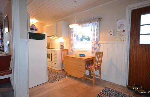 Innbygda Cabin | Cozy log cabin beside Trysil riwer, center and mountain