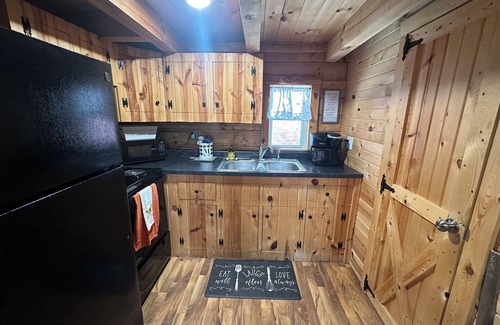 Moravia Cabin | Cozy log cabin located in downtown Moravia, Iowa.