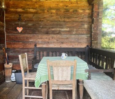 Petschnitzen House | Cozy Log Cabin near Faaker See