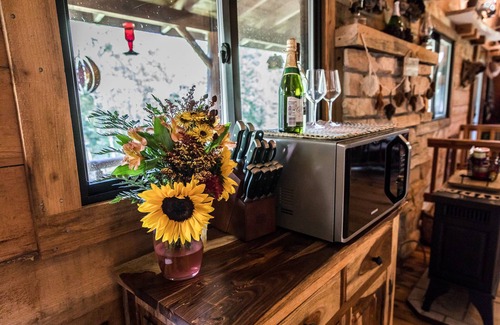 Ferryville Cabin | Cozy Log Cabin w/Hot Tub - King Bed - Private Acreage - Mississippi Getaway