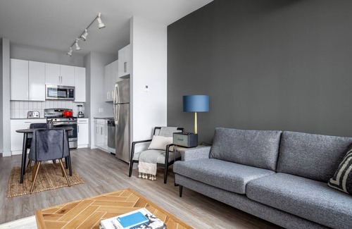 The Loop Apartment | Cozy Loop 1BR w/Deck, Gym, W/D, nr. West Loop & the L, by Blueground
