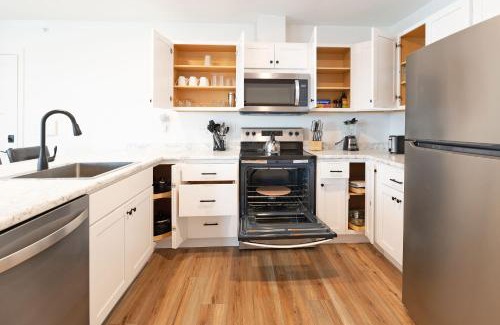 Auburn Apartment | Cozy Luxury Living in Auburn, Your Stylish Escape - 2BD 1BA Apartment, Free Parking, WiFi & Balcony!