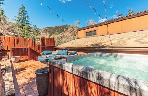 Manitou Springs House | Cozy Manitou Mountain Home- Prime location!nn