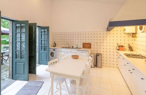 Santa Cruz do Lima Villa | Cozy Mansion in Ponte de Lima with Swimming Pool