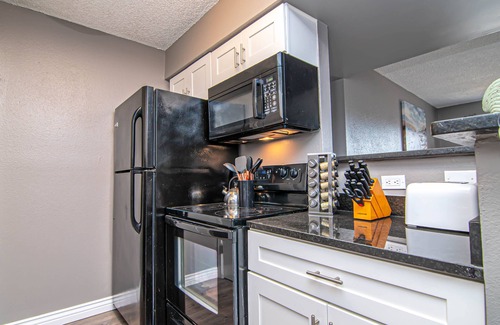 Midland Apartment | Cozy Midland Condo with Pool
