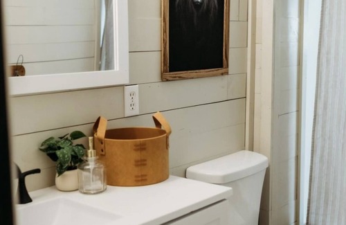 Mountain Grove House | Cozy Midwest Bunkhouse located in the heart of the Ozarks!