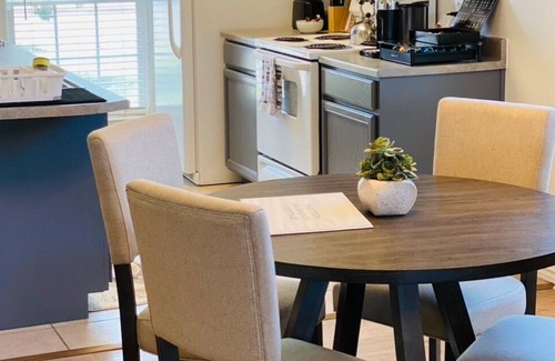 Lubbock House | Cozy Milwaukee Cottage, fire pit vibes, pet friendly