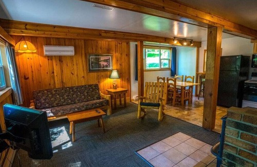 Puposky Cabin | Cozy Minnesota Cabin - Steps to Resort Amenities