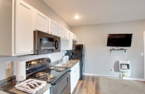 Nevada Apartment | Cozy Missouri Escape w/Balcony, Near Colleges!
