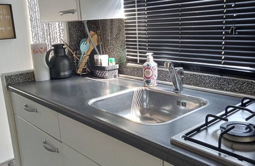 Schoonloo House | Cozy, mobile home Banjer at camping de Tien Heugten in Schoonloo
