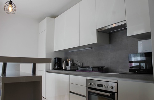 Donaustadt Apartment | Cozy, Modern 1-bdrm Apt w/Garage near VIC-UNO City
