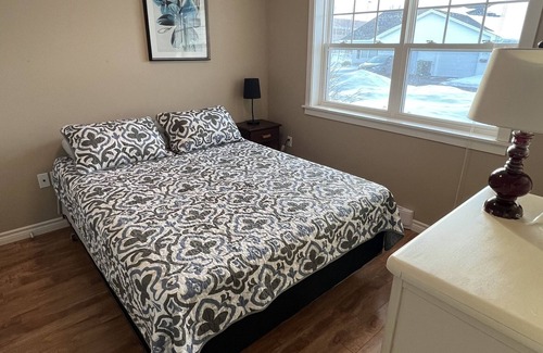 Summerside House | Cozy & Modern 2 Bedroom - 2 mins from Credit Union Place!