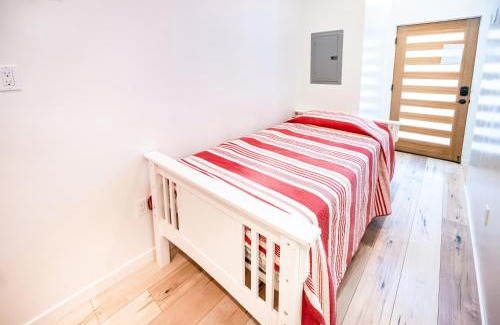Wilshire Apartment | Cozy Modern 2-Bedroom 3 levels Loft central Location Close to Downtown LA
