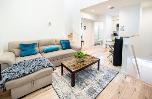 Wilshire Apartment | Cozy Modern 2-Bedroom 3 levels Loft central Location Close to Downtown LA
