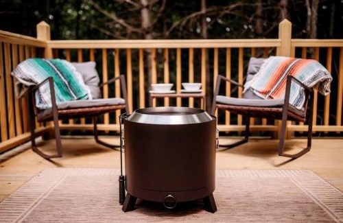 Robbins Ski Chalet | Cozy Modern A-Frame with Private Access Trail to Black Creek in Robbins, Tennessee