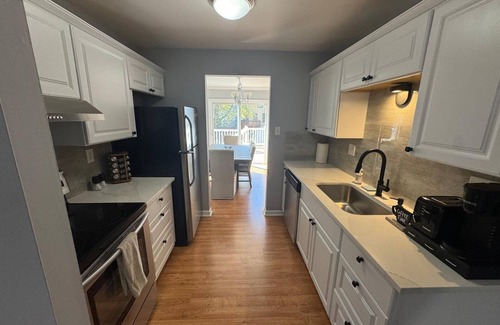 Marlton House | Cozy, modern charming 3-bedroom townhome close to Rt 73, Rt 70, I 95 and I 295