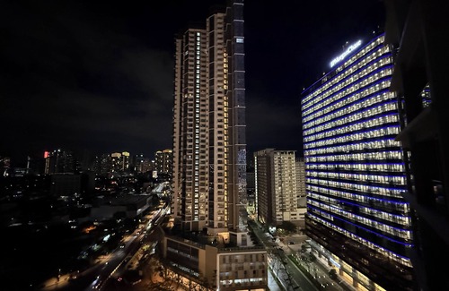 South Cembo Condo | Cozy, Modern & Newly Renovated/Interiored 2BR+, 2.5 BA w/Parking at Uptown BGC