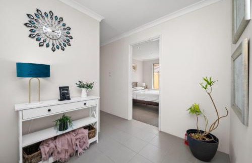 Girrawheen House | Cozy Modern Nook Retreat