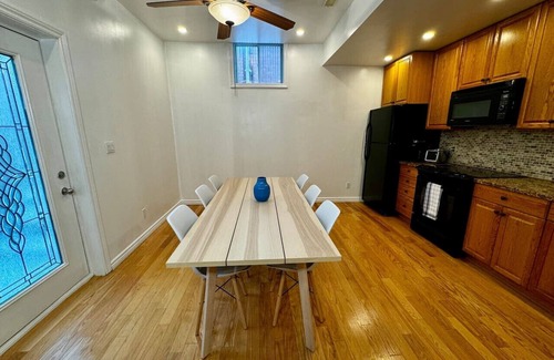 Brampton House | Cozy Modern Retreat Minutes from Pearson Airport – Perfect for Travelers!