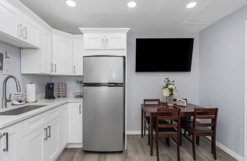 Pinellas Park Apartment | Cozy Modern Studio Getaway in Pinellas Park
