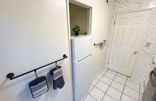 East Whittier House | Cozy Modern Suite With Pool near Disney-Knotts-Universal Studios And More