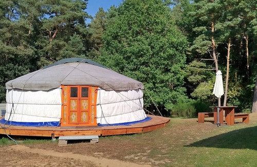 Selmsdorf Cabin | Cozy Mongolian yurt between the Hanseatic city and the sea on a country farm.