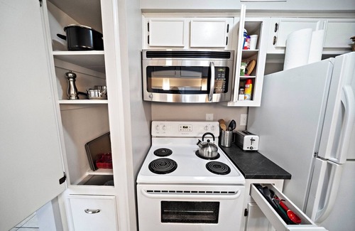 Neartown Apartment | Cozy Montrose Apt Nr Med Center, Downtown | WiFi