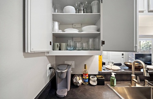 Neartown Apartment | Cozy Montrose Apt Nr Med Center, Downtown | WiFi