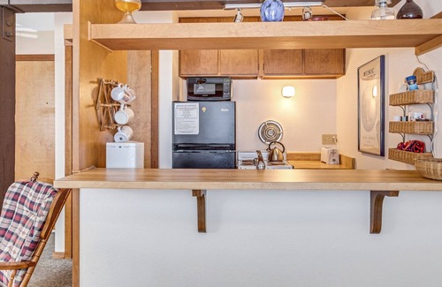 Bear Valley Condo | Cozy Mountain Condo Sleeps 4! - Tam #2 by Bear Valley Vacation Rentals