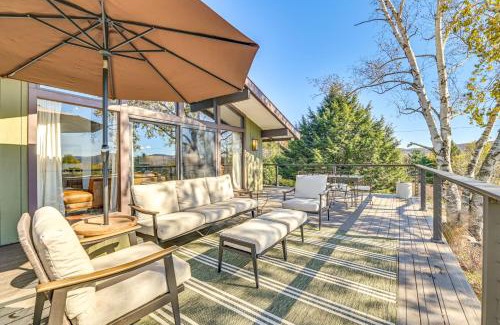 Windham House | Cozy Mtn-View Chalet Less Than 2 Mi to Windham Slopes
