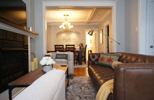 Ravenswood Apartment | Cozy Nest in Chicago's Vibrant Lincoln Square