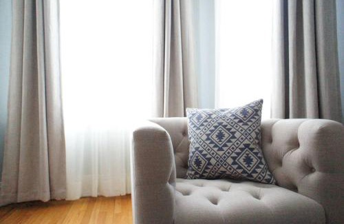 Ravenswood Apartment | Cozy Nest in Chicago's Vibrant Lincoln Square
