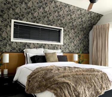 Edgeware Apartment | Cozy Nest On Manchester