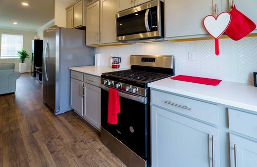 Rossville House | Cozy New Townhome in Rosedale MD