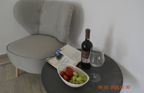 Bornsen Apartment | Cozy newly furnished basement apartment. Close to the city and yet idyllic